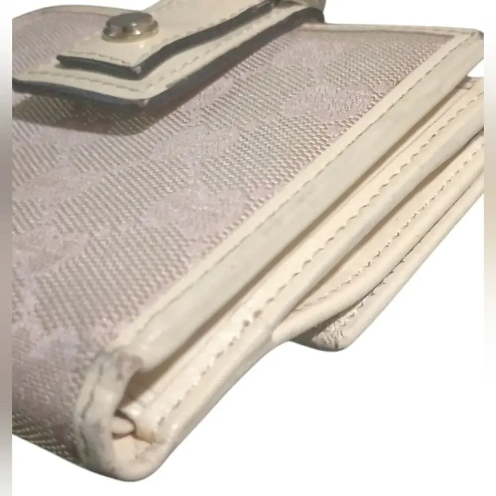 Authentic Gucci Pink and Silver D Ring Abby Compact Wallet - Picture 10 of 16